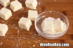 淡奶油放冰箱里凝固了还能用吗,淡奶油放冰箱冻块了还能用吗？